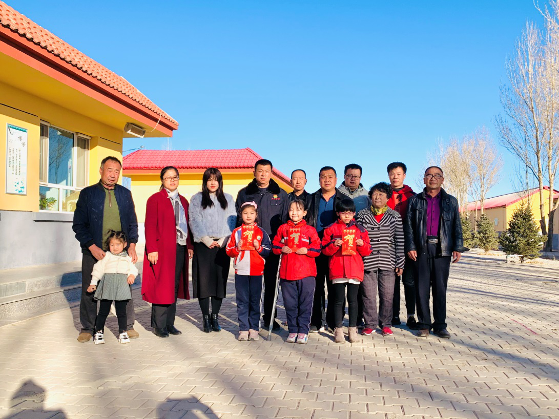 企业进校园，温情暖童心